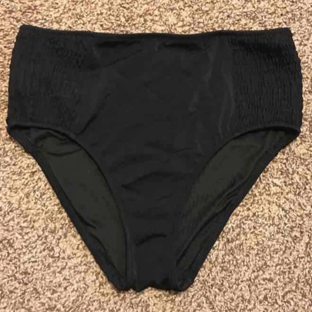 Black VS high-waisted bikini bottom
